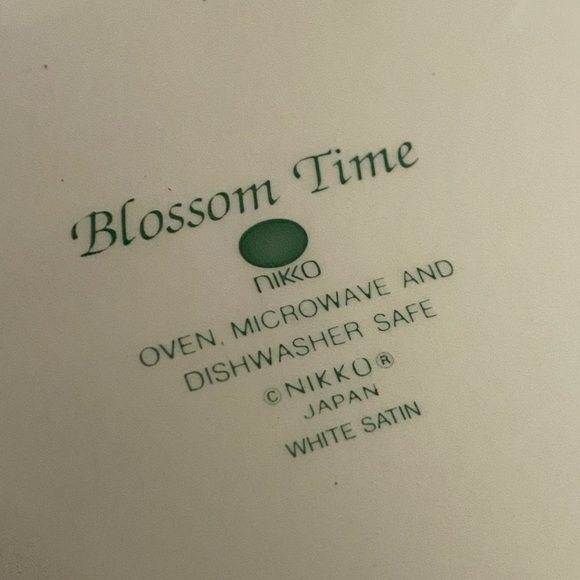 Nikko Blossom Time white satin dinner plate - Picture 2 of 2
